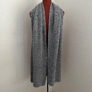 HALOGEN GRAY AND WHITE SCARF
